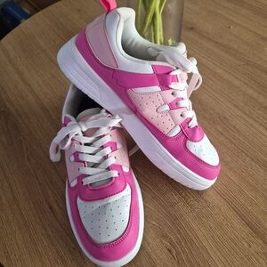 Generic Faux Leather Super Cute Pink And White Sneakers Sz 8